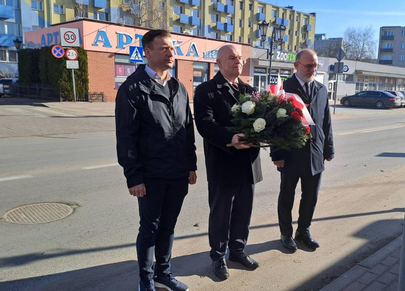 Zarząd Powiatu Łowickiego oddał hołd Żołnierzom Wyklętym