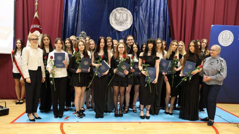 Uroczystość zakończenia roku szkolnego klas maturalnych w I LO w Łowiczu