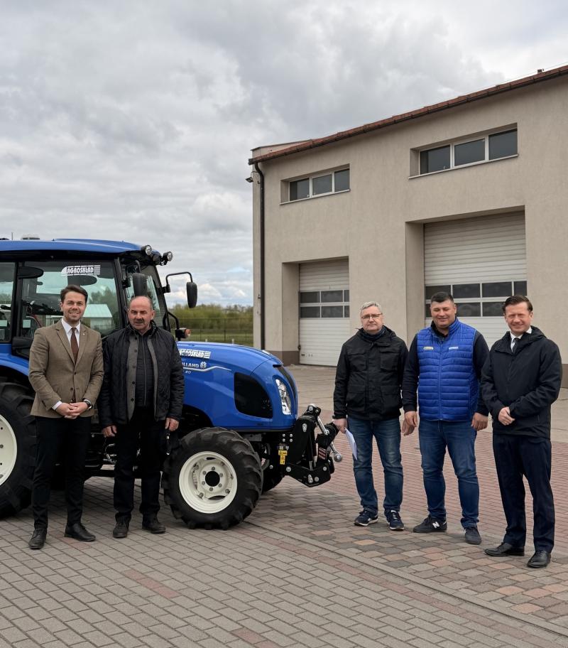 Oględziny nowo dostarczonego ciągnika rolniczego NEW HOLLAND BOOMER 50